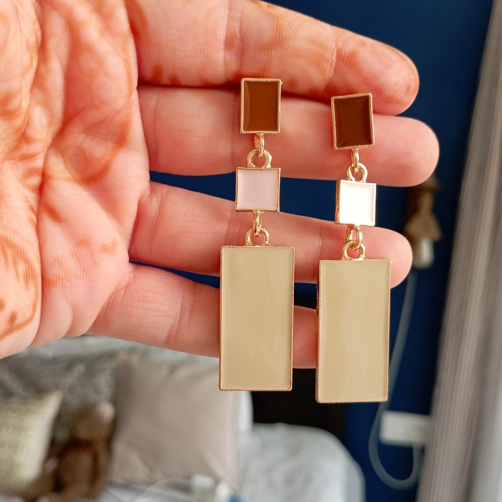 🌹🌺🌻 Retro 70s Chic Earrings - Picture 3 of 6